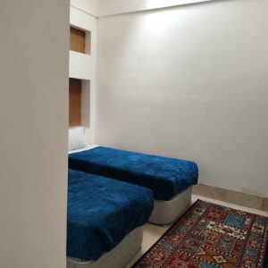 اقامتگاه بومگردی مامس یزد اتاق ریاضی