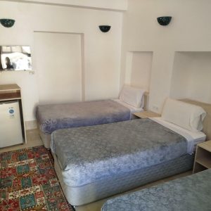 اقامتگاه بومگردی مامس یزد اتاق شاکر