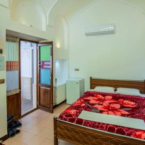 اقامتگاه سنتی آمیرزا کاشان اتاق سه تخته