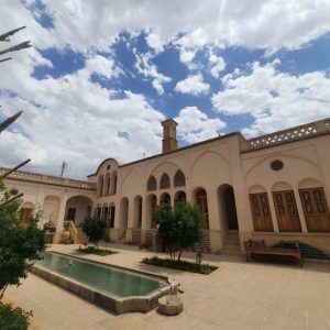 اقامتگاه سنتی اشکوب کاشان فضای محوطه 1