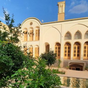اقامتگاه سنتی اشکوب کاشان فضای محوطه 5