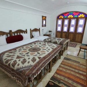 اقامتگاه سنتی اطلسی کاشان اتاق سه تخته 1