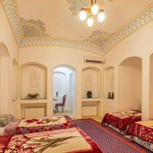 اقامتگاه سنتی امیر السلطنه کاشان اتاق پنج تخته شبستان