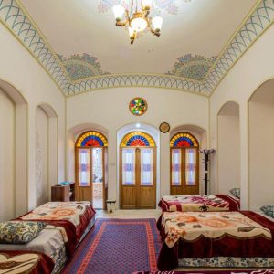 اقامتگاه سنتی امیر السلطنه کاشان اتاق پنج تخته شبستان