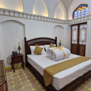 اقامتگاه سنتی ایوان کاشان درباری