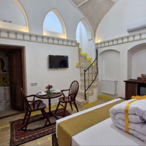 اقامتگاه سنتی ایوان کاشان درباری