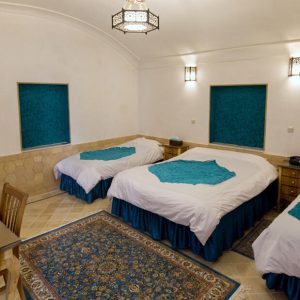 اقامتگاه سنتی بابا افضل کاشان اتاق چهار تخته