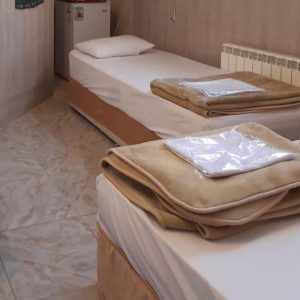 اقامتگاه سنتی جنگل یزد اتاق سه تخته 1