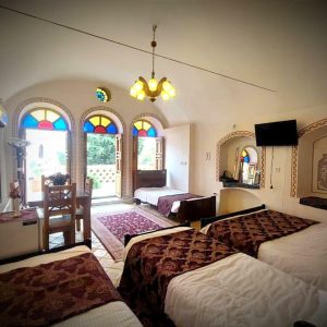 اقامتگاه سنتی خادمی کاشان اتاق پنج تخته 2