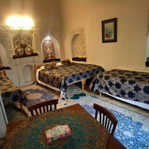 اقامتگاه سنتی خادمی کاشان اتاق شاه نشین 2