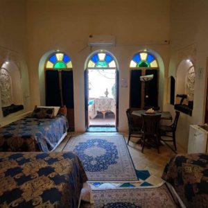 اقامتگاه سنتی خادمی کاشان اتاق شاه نشین 3
