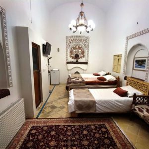 اقامتگاه سنتی خادمی کاشان اتاق سه تخته 1