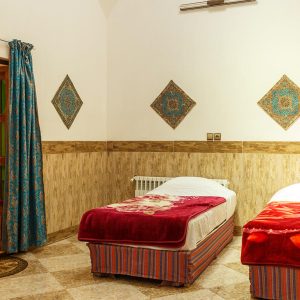 اقامتگاه سنتی دوستانه یزد اتاق دو تخته تویین