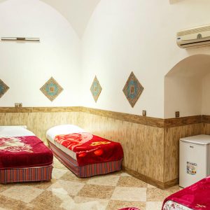 اقامتگاه سنتی دوستانه یزد اتاق چهار تخته