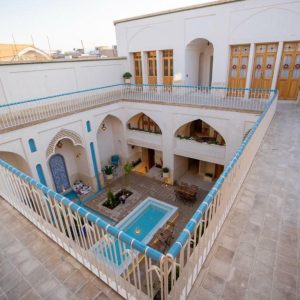 اقامتگاه سنتی رزاس کاشان فضای محوطه 3