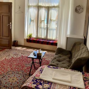 اقامتگاه سنتی ریوار کرمانشاه فضای داخلی اتاق‌ها 16