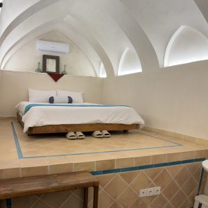 اقامتگاه سنتی سرای طاق چشمه کاشان اتاق لاله