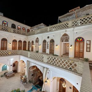 اقامتگاه سنتی سهراب کاشان فضای محوطه