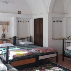 اقامتگاه سنتی صادقی کاشان اتاق پنج تخته