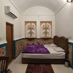 اقامتگاه سنتی علی بابا یزد فضای داخلی اتاق‌ها