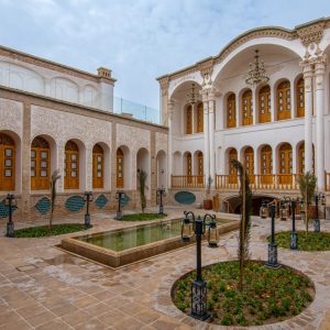 اقامتگاه سنتی آقا حسینی کاشان فضای محوطه