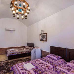 اقامتگاه سنتی فانوس ویونا کاشان اتاق چهار تخته 2