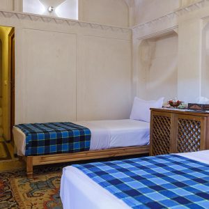 هتل مهینستان راهب کاشان اتاق دو تخته تویین 1