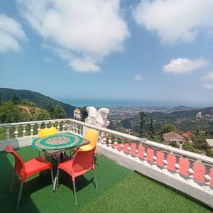 خانه مسافر دلمون رامسر محوطه بیرونی