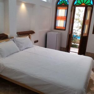 خانه مسافر شاه نشین کاشان اتاق سه تخته 102