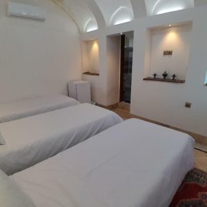 خانه مسافر شاه نشین کاشان اتاق سه تخته 105