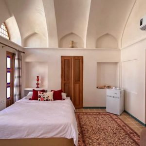خانه مسافر نفیس کاشان اتاق دو تخته دابل (با قابلیت نفر اضافه)