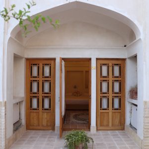 خانه مسافر نفیس کاشان اتاق سه تخته نرمال