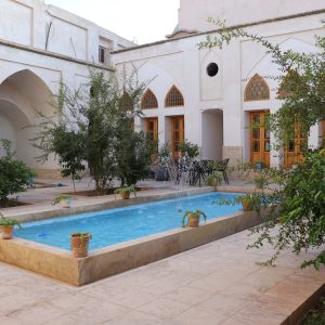 خانه مسافر نفیس کاشان محوطه بیرونی