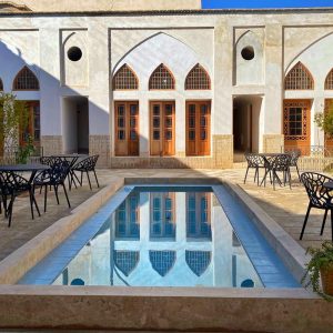 خانه مسافر نفیس کاشان محوطه بیرونی