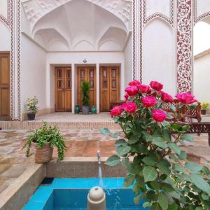 خانه مسافر نفیس کاشان محوطه بیرونی