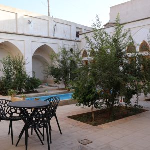 خانه مسافر نفیس کاشان محوطه بیرونی