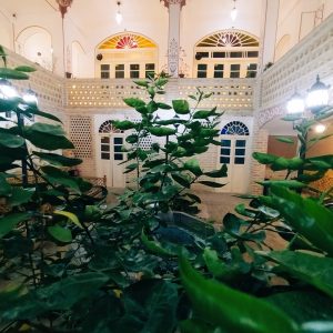خانه مسافر چهارباغ کاشان فضای محوطه