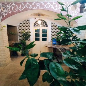 خانه مسافر چهارباغ کاشان فضای محوطه
