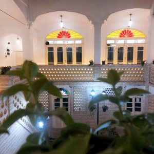 خانه مسافر چهارباغ کاشان فضای محوطه