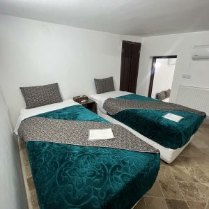 هتل فیروزه یزد اتاق دو تخته تویین 2