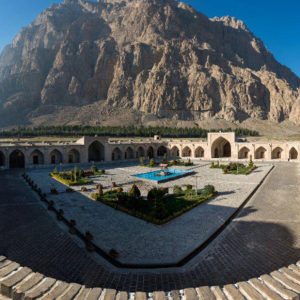 هتل لاله بیستون کرمانشاه نمای بیرونی