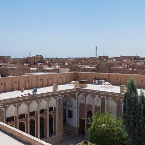 هتل لاله یزد فضای محوطه