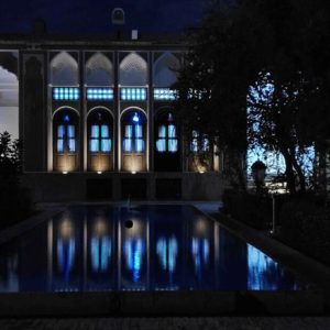 هتل لاله یزد فضای محوطه